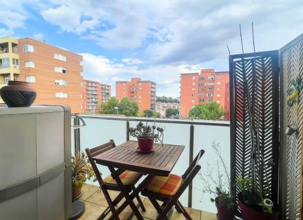 Piso en zona parc bosc con piscina comunitaria