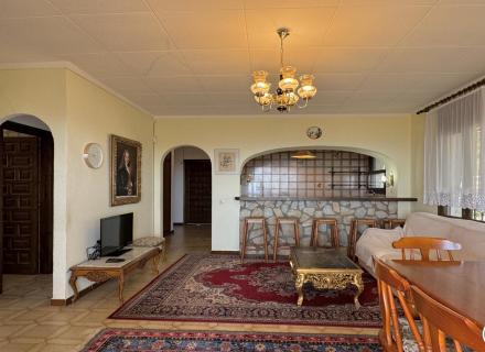 Maison à rénover avec des vues incroyables sur la mer !