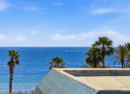 A 150 m. de la plage avec vue sur la mer, licence touristique