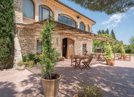 Masia del siglo xix, totalmente reformada,con licencia para turismo rural.