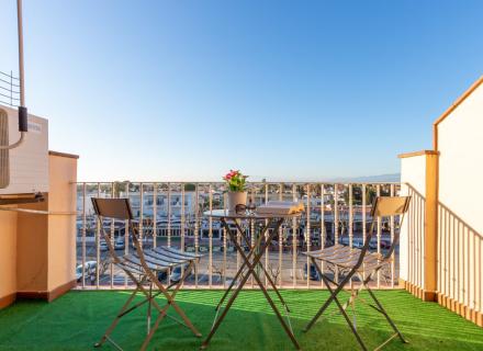 Apartament de dos dormitoris amb jardí i piscina comunitària