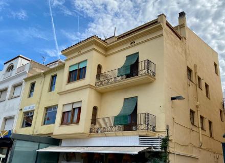 àtic dúplex de 3 habitacions amb vistes espectaculars a palamós.