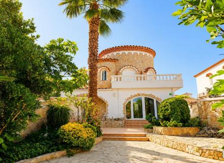 Villa de caractère, terrain de 500 m² et amarrage privé à empuriabrava