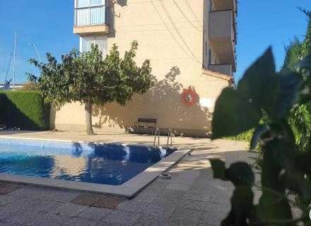 Roses - santa margarita: apartamento con terraza con impresionantes vistas en venta