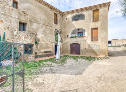 Masia rustica en el alt empordà