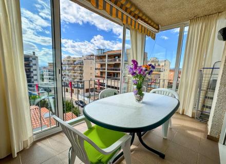 Apartament en venda a roses a 200 metres del mar amb pàrquing privat