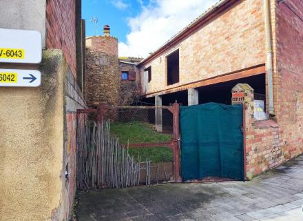 Magatzem residencial urbà a vilanova de la muga.