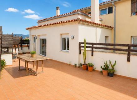 Espai exterior, llum i confort a la zona creu de la mà de figueres
