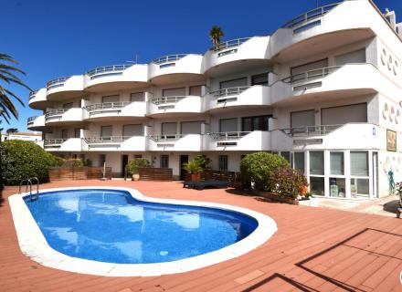 Complexe exclusif de six maisons avec amarres en première ligne de mer