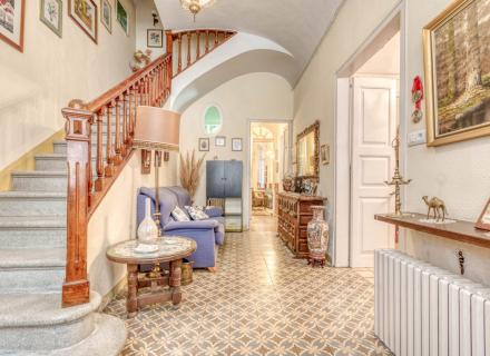 Casa con encanto y con grandes posibilidades en el centro de figueres