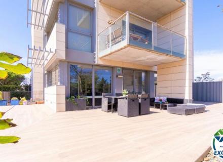 Clot dels franquets rez-de-chaussée avec 3 chambres avec 224 m2 de terrasse et jardin à 200m de la plage