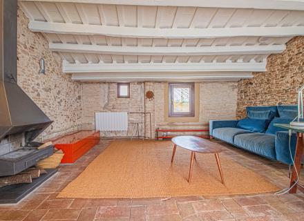 Vous recherchez une authentique maison de style rustique en plein cœur du centre historique de castelló d’empúries ?