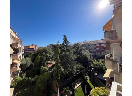 Appartement à vendre dans l'un des meilleurs quartiers de cendrassos à figueres avec vue sur le parc.