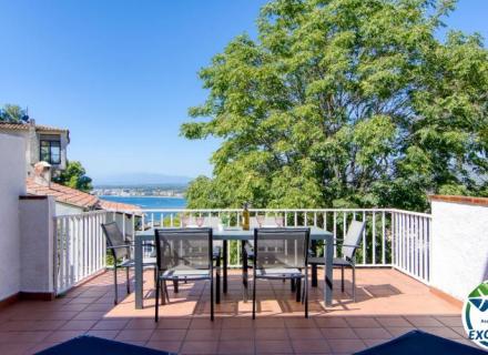 Appartement avec grande terrasse et vue sur la mer à puig rom, roses