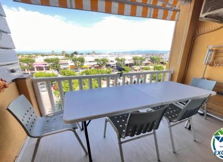 Gran reserva apartament reformat de 2 dormitoris amb terrassa en un complex amb piscines i jardins