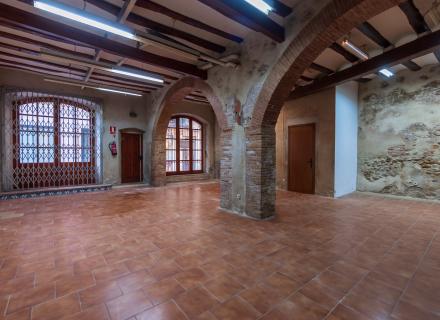 Excellente opportunité de local commercial au centre de figueres avec un emplacement privilégié.