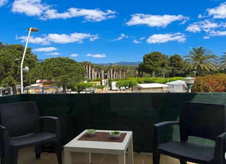 Oportunitat !! acollidor apartament reformat a el port de llançà