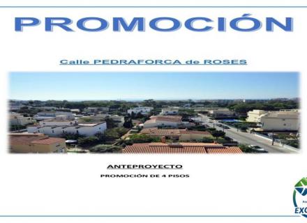 Offre spéciale constructeurs ! immeuble de 4 appartements avec plans de construction.