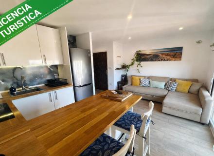 Apartament renovat d’una habitació amb llicència turística, terrassa assolellada i piscina comunitària