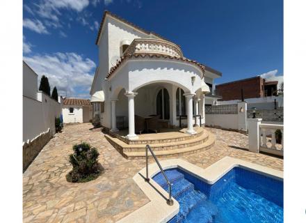 En venta casa al canal orientación sud-este , terreno de 542m2 y amarre de 12m