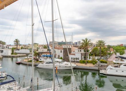 Apartamento de dos habitaciones con vistas a canal