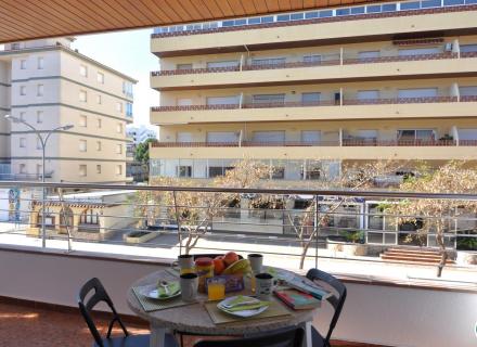 Studio avec licence touristique et piscine communautaire couverte à santa margarita, roses