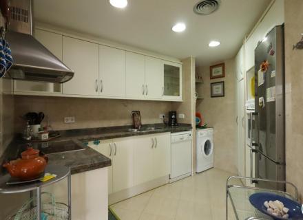 Apartamento de 3 habitaciones con terraza y plaza de aparcamiento en el puerto de llançà