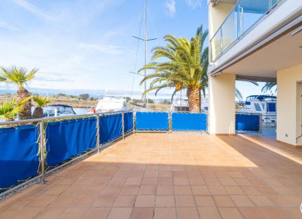 Preciós pis d'alt standing ubicat a santa margarida, roses