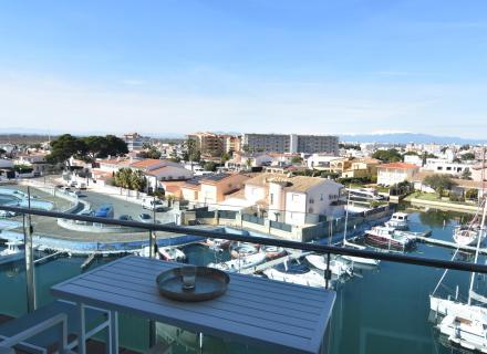 Charmant appartement avec licence touristique et vue sur le canal à roses