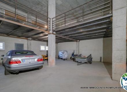 Magatzem de 165 m² amb apartament