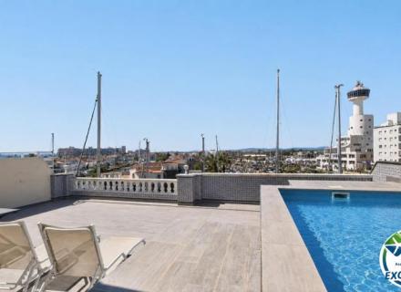 Cavall de mar àtic-dúplex amb gran terrassa, piscina privada i vistes al canal