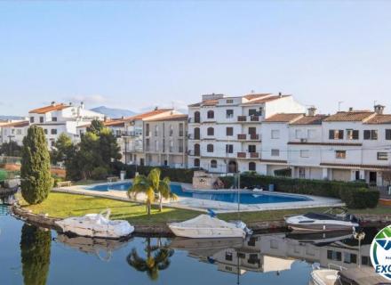 Port sotavent apartament amb vistes al canal, piscina i aparcament exterior comunitari