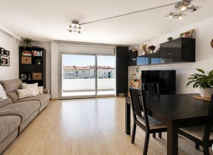 Duplex penthouse avec grande terrasse et parking au centre de roses