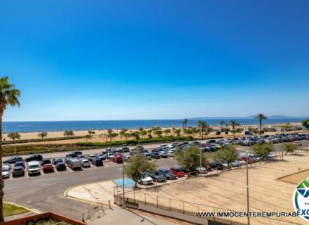 Superbe appartement de trois chambres en bord de mer