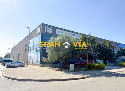 Nau industrial corporativa a figueres 850 m2 amb oficines i magatzem