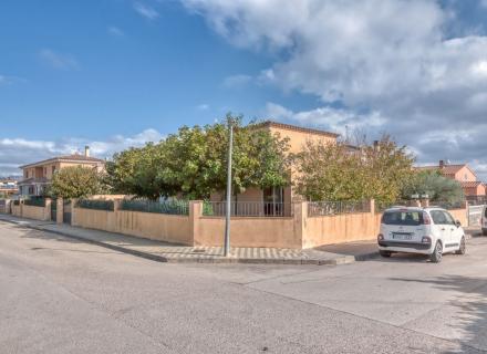 Casa aparellada cantonera amb jardí a 6 km de figueres