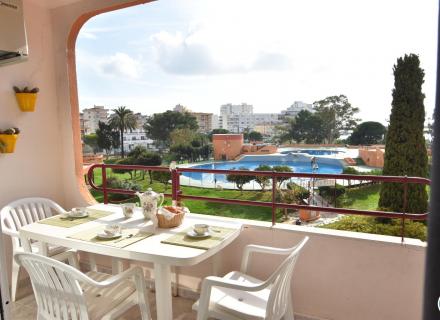 Appartement avec licence touristique à santa margarita, roses, avec terrasse et piscines communautaires.