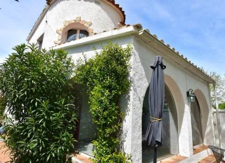 Empuriabrava: magnífica casa de dos dormitorios en venta