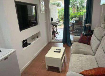 Planta baixa de 2 habitacions amb terrassa en complex amb piscina