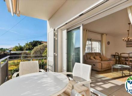 Les garrigues encantador apartamento reformado con jardines y parking comunitario