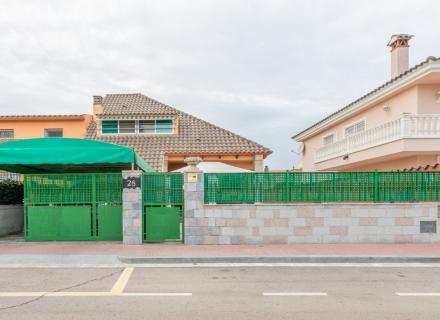 Casa amb 400m de parcel·la i garatge