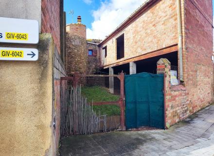 Almacén residencial urbano en vilanova de la muga.