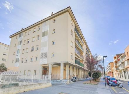 Oportunidad piso con plaza de aparcamiento opcional en la zona del eixample de figueres.