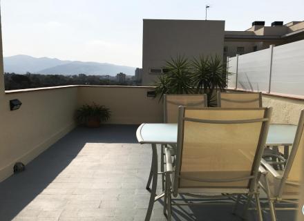 Apartamento reformado con amplia terraza y aparcamiento privado en santa margarita roses