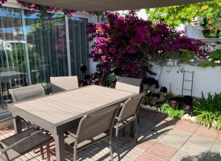 6e3693fcd234ff9ef579bcef77b1a3ba_1600x1024.jpg