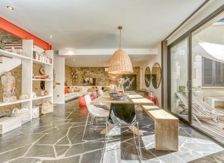 ¿buscas una casa con encanto, piscina y calidad junto a figueres? ésta es para ti.