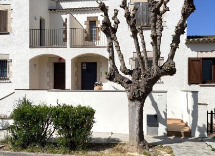 Casa adossada a prop del mar a la urb. amfora, sant pere pescador