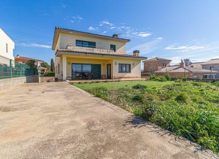 Casa en venta al poble de lladó