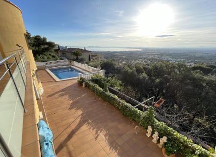 Villa avec vue mer et piscine dans le quartier calme de mas fumats où vous pourrez passer des moments inoubliables en famille