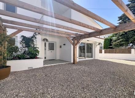 Maison rénovée avec 5 chambres et licence touristique à empuriabrava secteur penimaison rénovée avec 5 chambres et licence touristique à empuriabrava